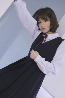 白衣校花与大白腿1免费观看